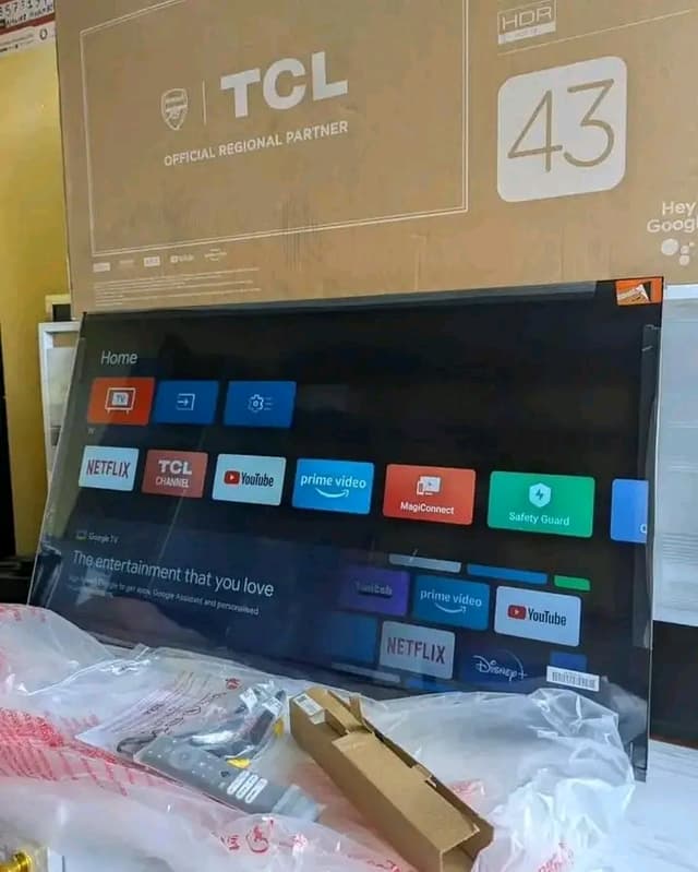 TCL 43INCHES SMART TV